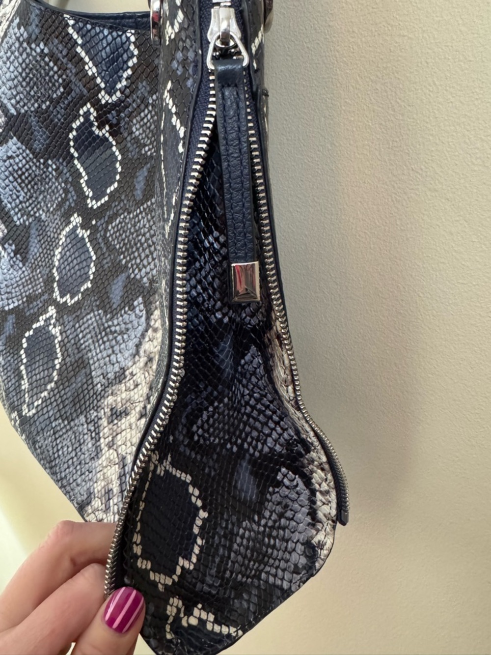 Vince Camuto Blue Black Snake Print Embossed Leather Emely Tote Bag - Picture 4 of 6